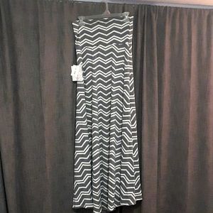 Beautiful gray and white silky lularoe maxi skirt
